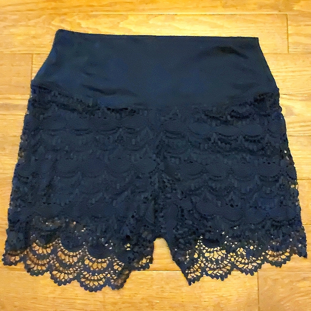 THYME maternity shorts with stretch top